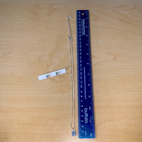 Necklace and Matching Earrings! - Picture 4 of 4